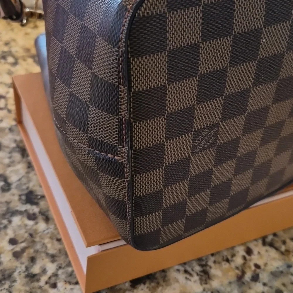 Louis Vuitton Neo Noe Rose Pink Poudre Leather Shoulder Bag - Picture 3 of 4